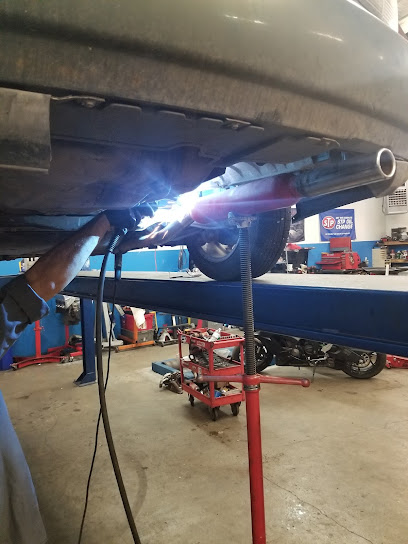 Negocio Angelo's Auto Care & Repair