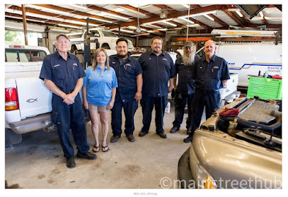 Negocio Mckee's Auto Center & 24 Hour Towing